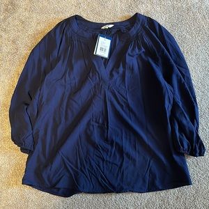 Crown & Ivy women’s Medium navy top